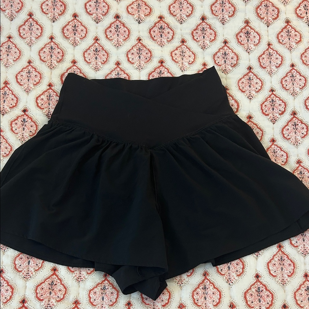 Women’s black area crossover flowy shorts. Size small..